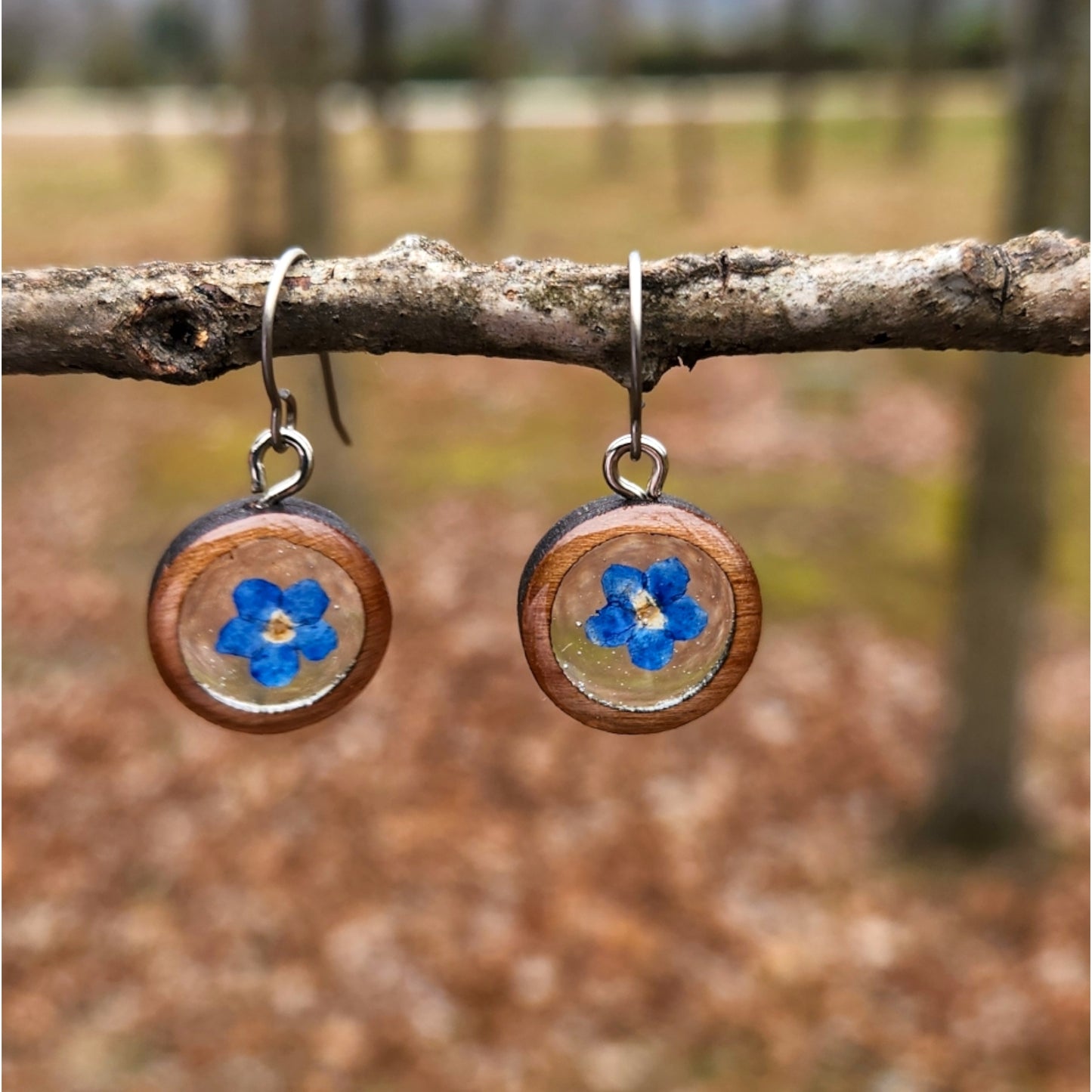 Forget-me-nots Blue Flower Earrings In Wood Bezel